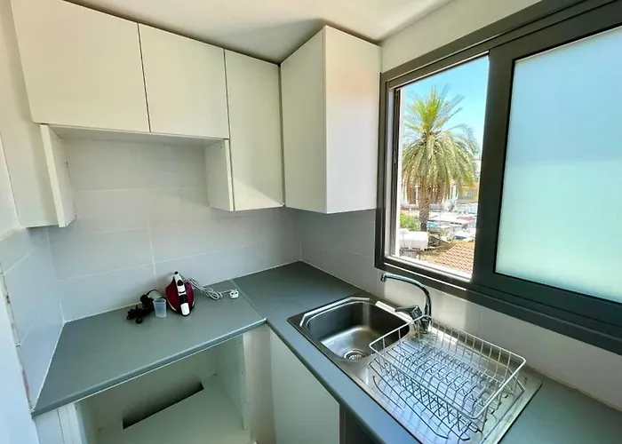 Nemesis Second Floor In Downtown * Nikósie